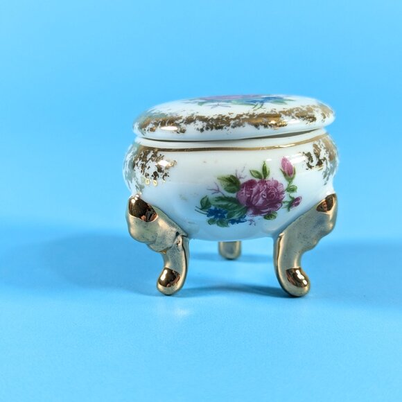 Small Japan floral trinket box on 3 curved legs, tooth fairy box, ring storage - Picture 6 of 10